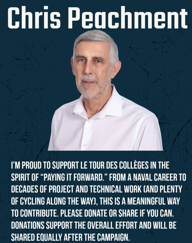 Un homme aux cheveux et à la barbe gris, vêtu d'une chemise blanche, se tient debout devant un fond bleu. Le texte explique son soutien à « Le Tour des collèges » et encourage les dons en faveur de cette campagne.